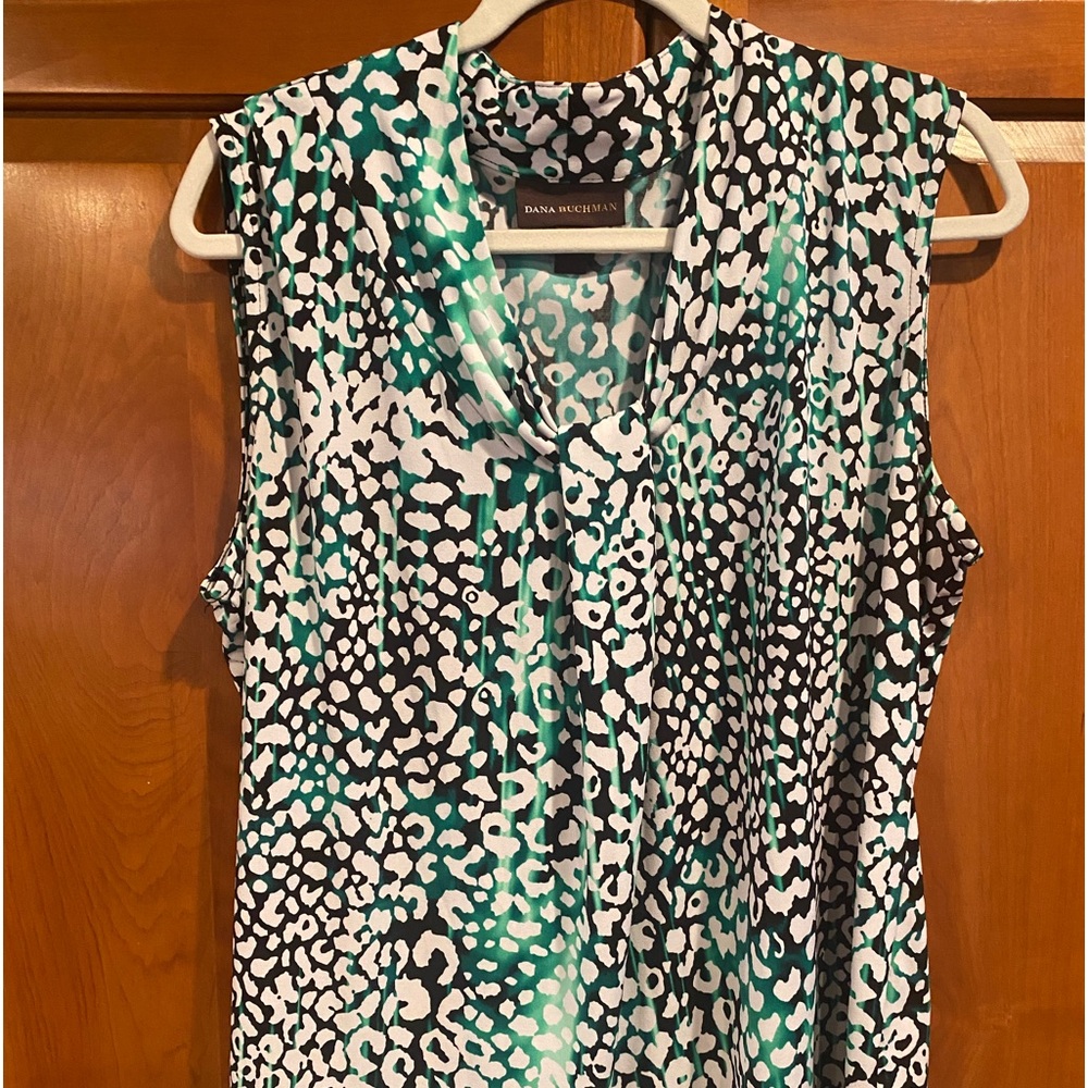 Dana Bachman Sleeveless top size XL.  Perfect condition.